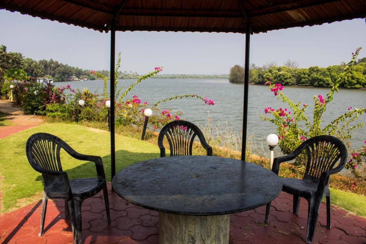 Shikara Beach Resort Cavelossim Exterior photo