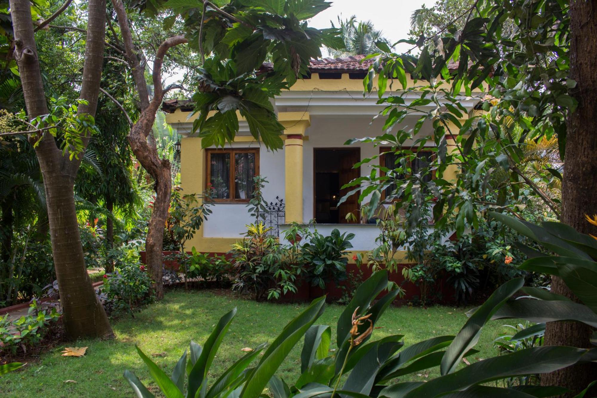 Shikara Beach Resort Cavelossim Exterior photo