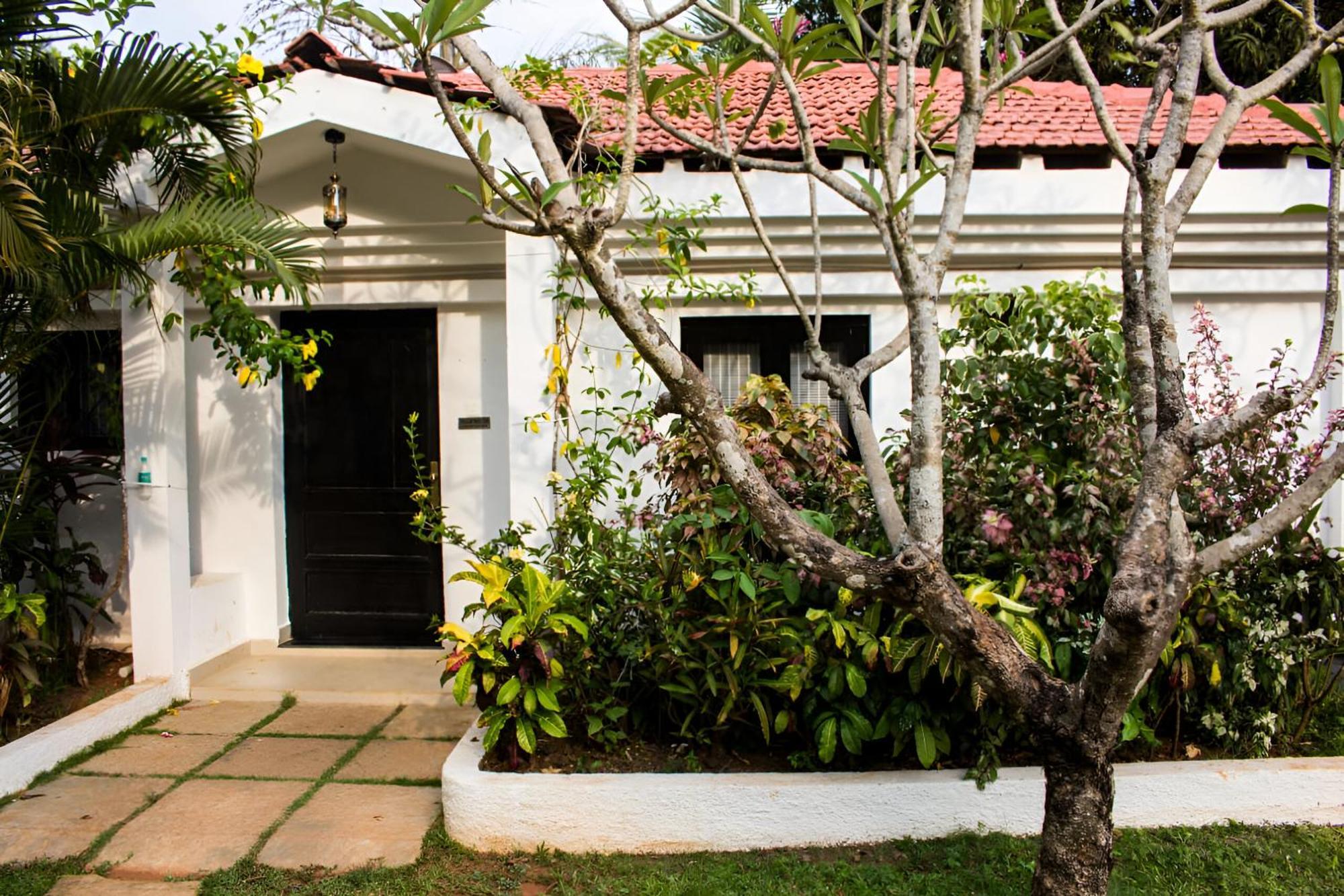 Shikara Beach Resort Cavelossim Exterior photo
