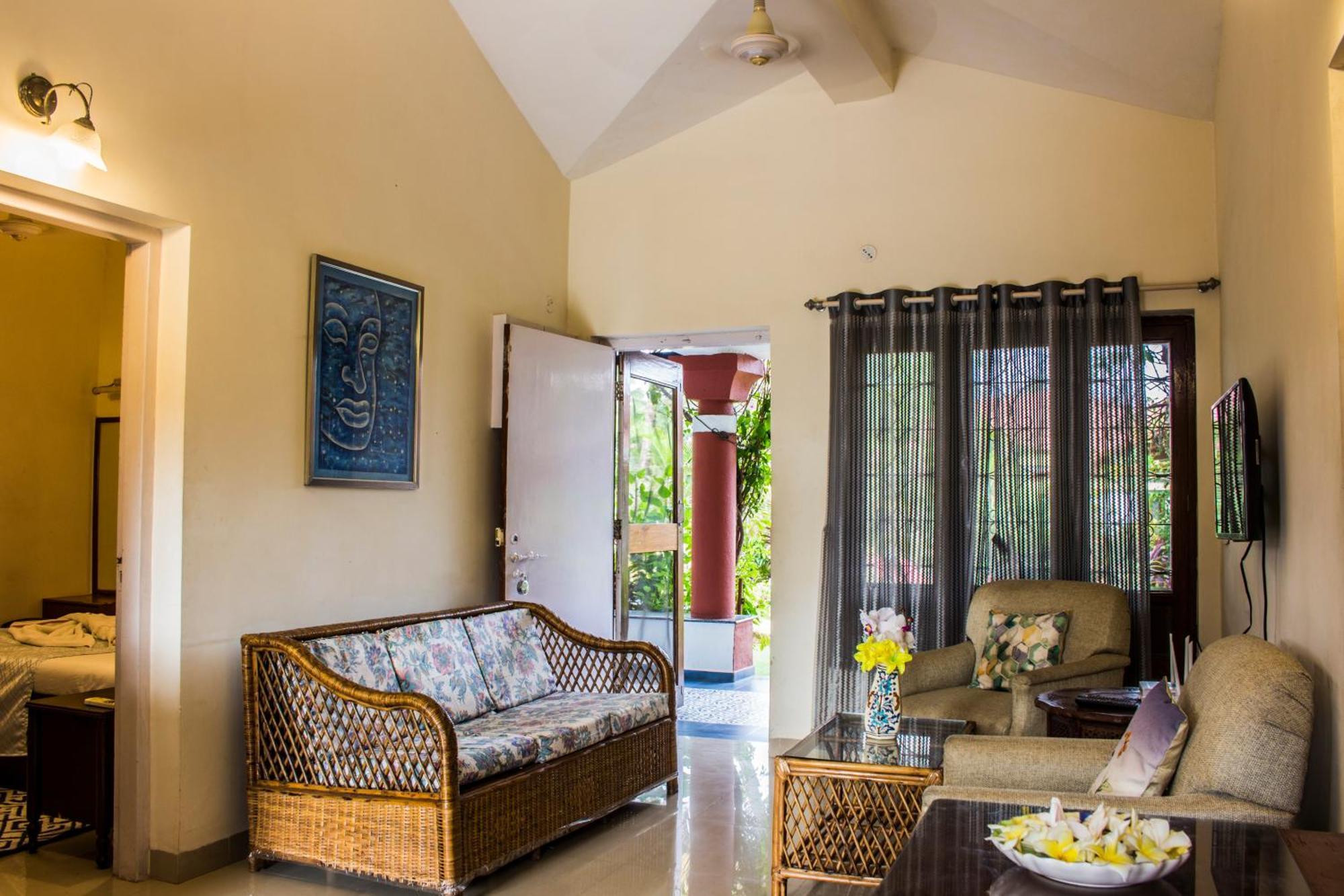 Shikara Beach Resort Cavelossim Exterior photo