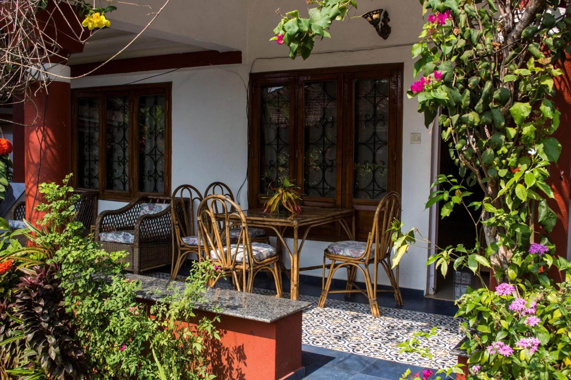 Shikara Beach Resort Cavelossim Exterior photo