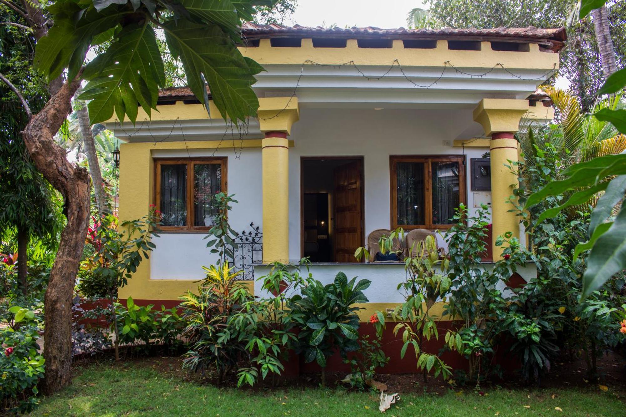 Shikara Beach Resort Cavelossim Exterior photo