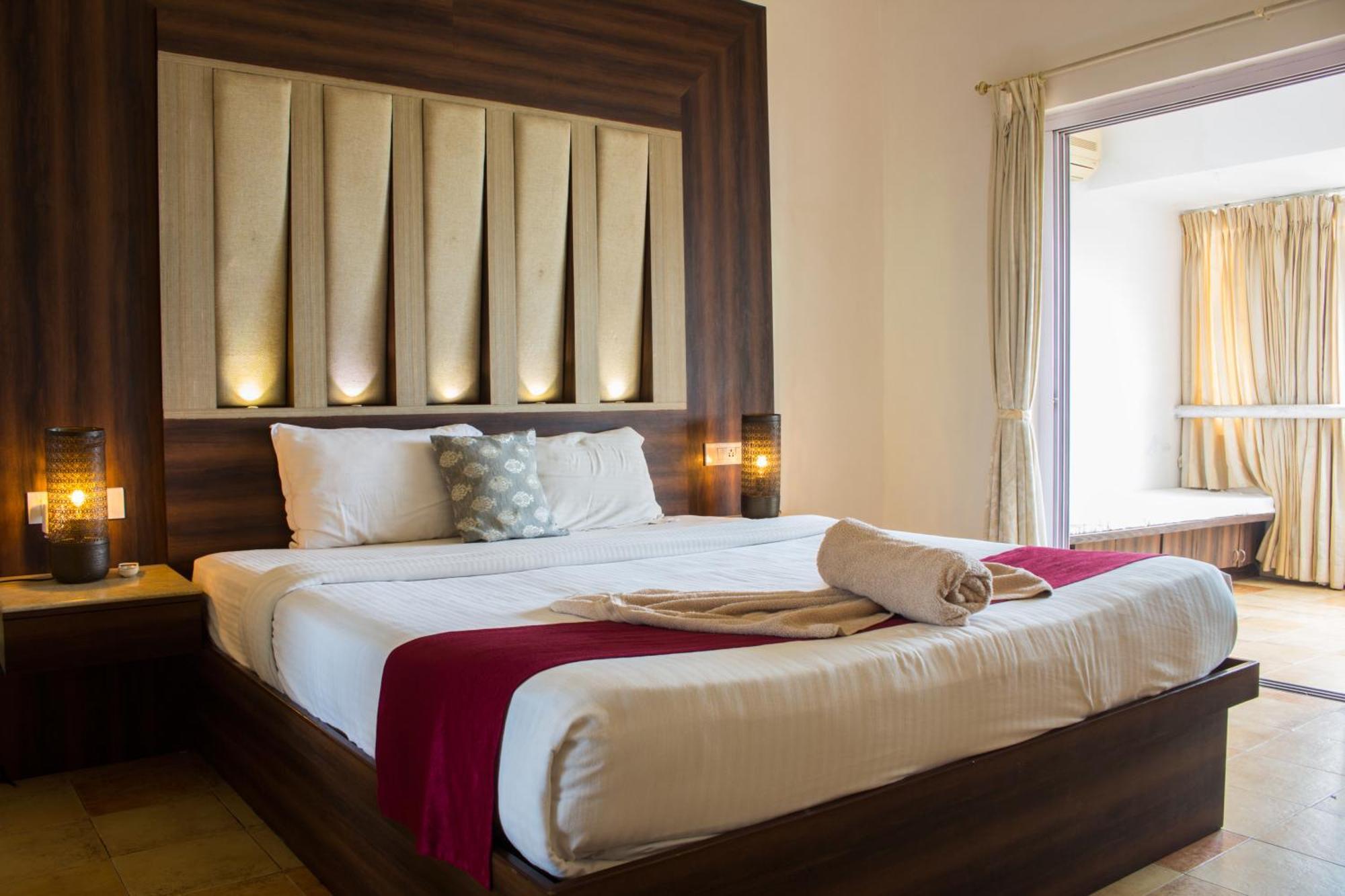 Shikara Beach Resort Cavelossim Exterior photo