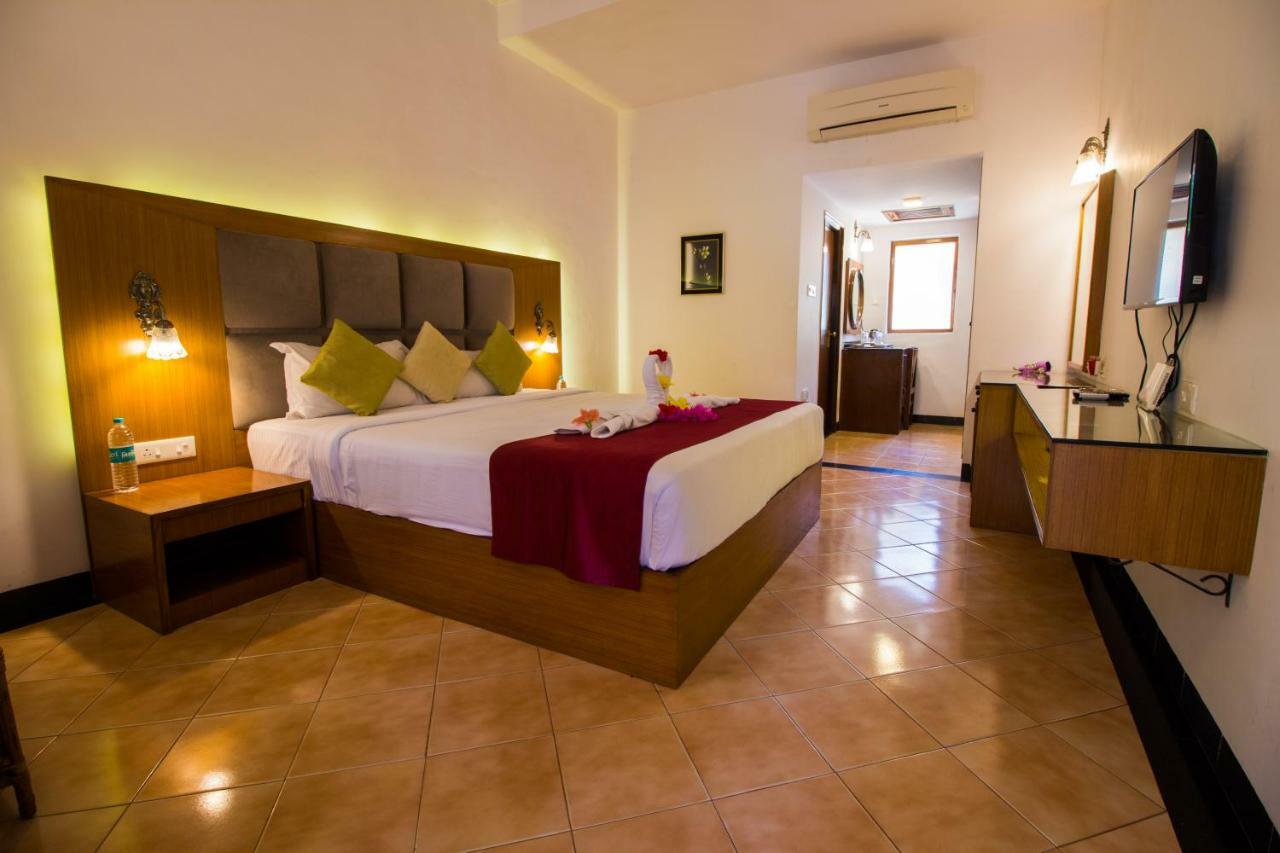 Shikara Beach Resort Cavelossim Exterior photo