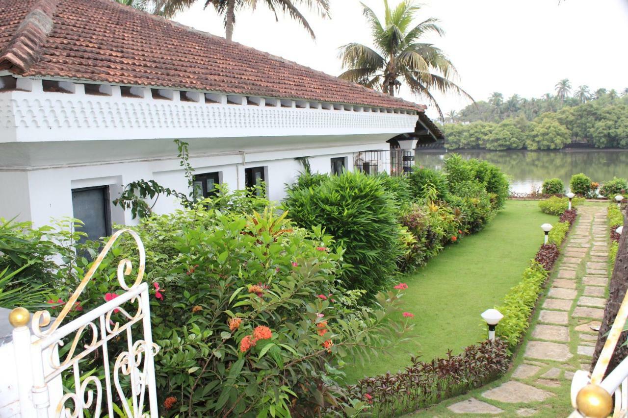 Shikara Beach Resort Cavelossim Exterior photo
